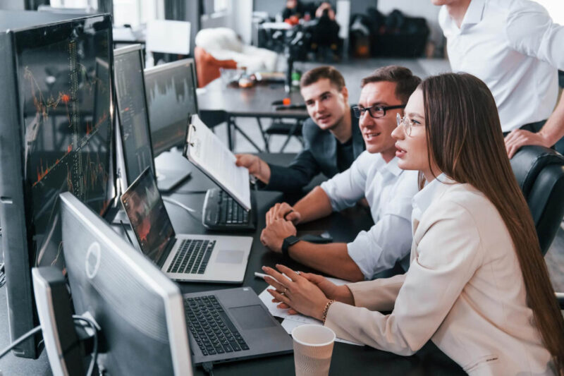 jak wybrać system do centralnego zarządzania komputerami w firmie